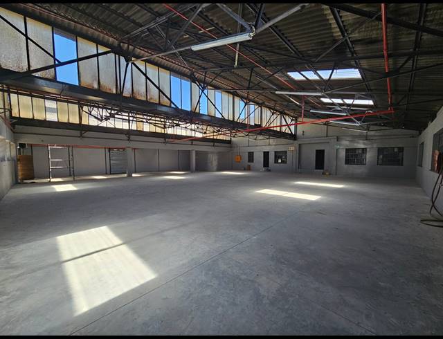 742M² WAREHOUSE TO LET IN BENROSE